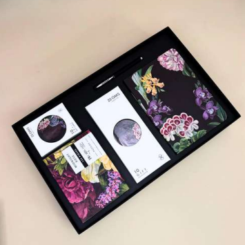 Gift set with Money envelopes, folded cards, puzzle and diary with pen.