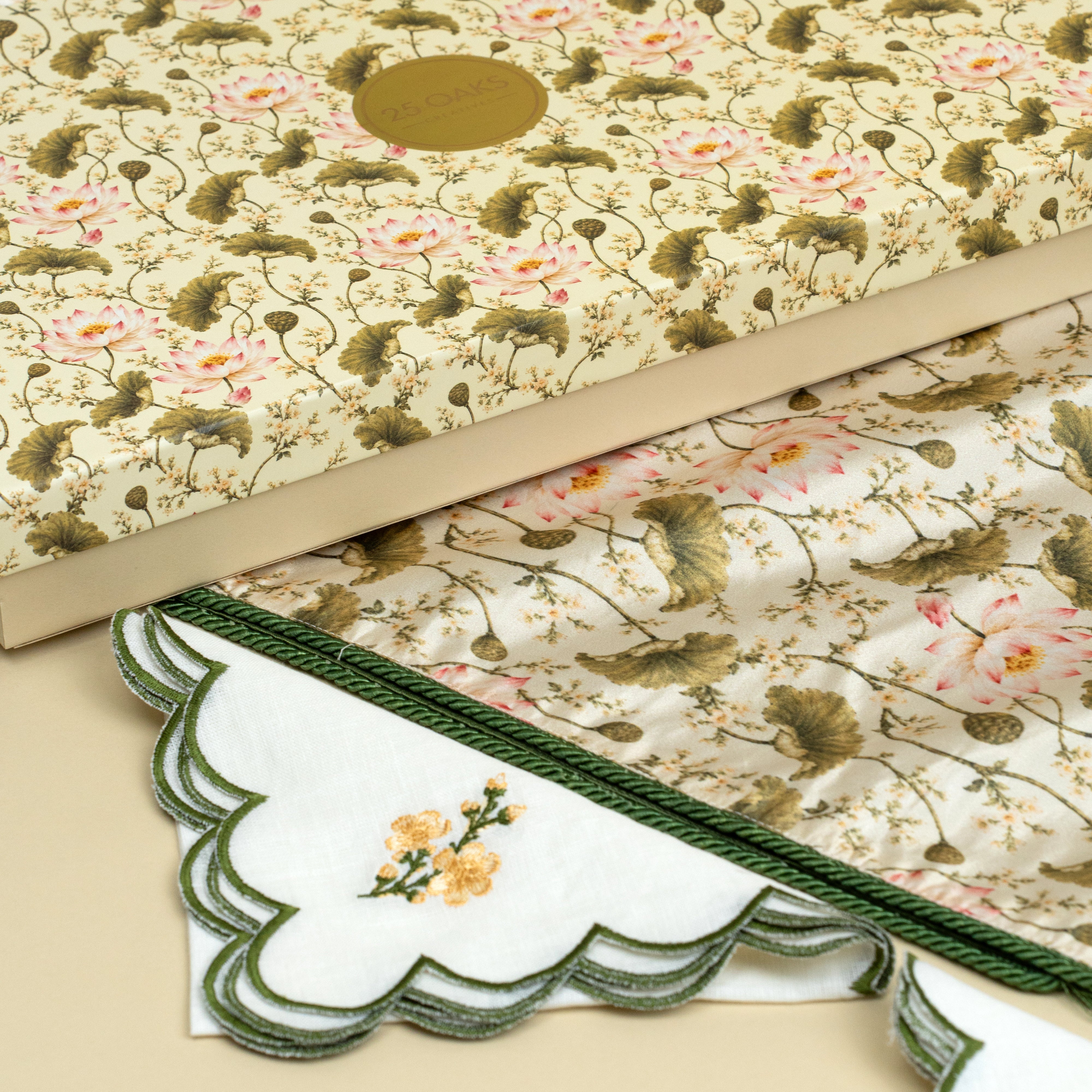 Elegant floral table runner and scalloped dinner napkins for festive table décor